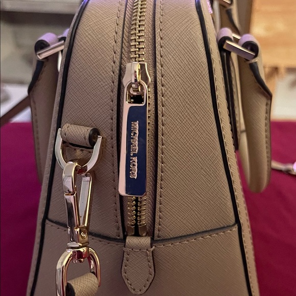 Michael Kors Purse. - Picture 10 of 11